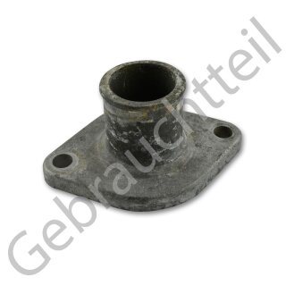 Wasserflansch am Thermostatgehäuse passend für Modelle der Iseki T, TM, TH, TG, TLE, SF, SZ, SG, DG, SGR Serien sowie Iseki 2115, 2120, 2125, 2015, 3020, 5135, 5140 und Motoren der E Serie ( gebrauchtes Originalteil )